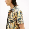 Camp-shirt met palmbladprint en papierachtige textuur Camp-shirt met palmbladprint en papierachtige textuur