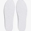 Canvas sneaker met metallic accenten Canvas sneaker met metallic accenten