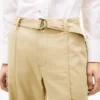 Chino met brede pijpen en riem Chino met brede pijpen en riem