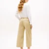 Chino met brede pijpen en riem Chino met brede pijpen en riem