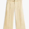 Chino met brede pijpen en riem Chino met brede pijpen en riem