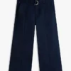 Chino met brede pijpen en riem Chino met brede pijpen en riem