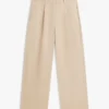 Chino met plooien en twill-structuur Chino met plooien en twill-structuur