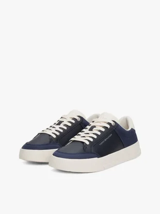 Court sneaker met logo in dezelfde kleur