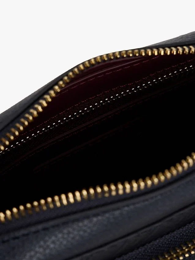 Crossbodytas met all-over reliëfmonogram Crossbodytas met all-over reliëfmonogram