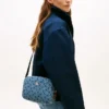 Denim crossbodytas met all-over vlaggenprint Denim crossbodytas met all-over vlaggenprint