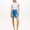 Denimshort met hoge taille en riem Denimshort met hoge taille en riem