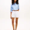 Denimshort met zakken met gouden knopen Denimshort met zakken met gouden knopen