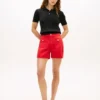 Denimshort met zakken met gouden knopen Denimshort met zakken met gouden knopen