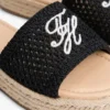 Espadrille-sandaal met geborduurd monogram Espadrille-sandaal met geborduurd monogram