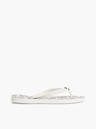 Flip-flops met metalen details en TH-scriptprint