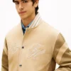 Geborduurd suède collegejack Geborduurd suède collegejack