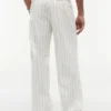 Gestreepte broek van katoen-linnenmix met riem Gestreepte broek van katoen-linnenmix met riem