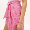 Gingham seersuckershort met riem Gingham seersuckershort met riem
