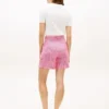 Gingham seersuckershort met riem Gingham seersuckershort met riem
