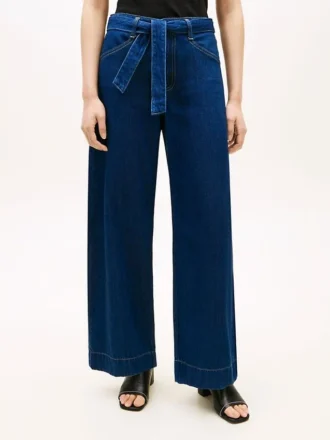 High-rise jeans met brede pijpen en riem