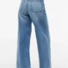 High-rise jeans met brede pijpen en riem High-rise jeans met brede pijpen en riem