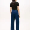 High-rise jeans met brede pijpen en riem High-rise jeans met brede pijpen en riem