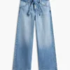 High-rise jeans met brede pijpen en riem High-rise jeans met brede pijpen en riem