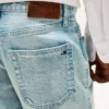 Kinderjeans met gebleekte wassing en rechte pijpen Kinderjeans met gebleekte wassing en rechte pijpen