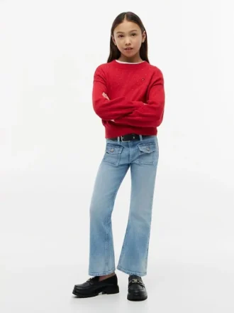 Kinderjeans met uitlopende pijpen en opgestikte zakken