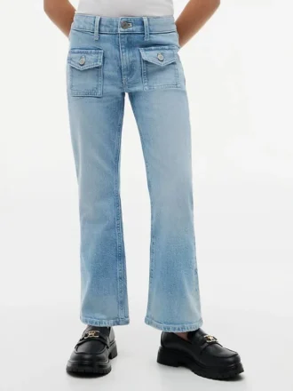 Kinderjeans met uitlopende pijpen en opgestikte zakken