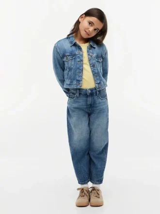 Kinderjeansjack met geborduurde ster Kinderjeansjack met geborduurde ster