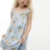 Kinderjurk met bloemenprint en ruches Kinderjurk met bloemenprint en ruches