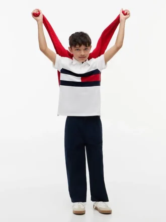 Kinderpolo met kleurblokken en vlaggenprint