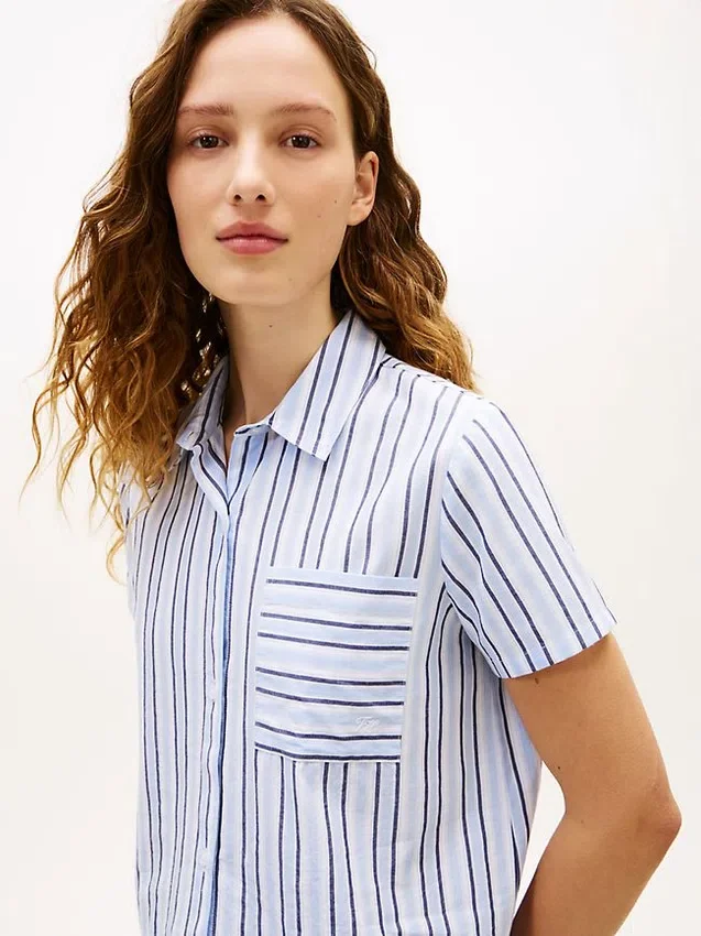 Korte pyjamaset met overhemd en broek Korte pyjamaset met overhemd en broek