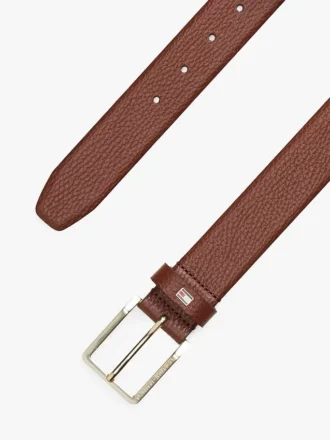 Lederen riem met vierkante gesp