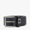 Leren riem met vierkante gesp en textuur Leren riem met vierkante gesp en textuur