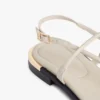 Leren sandaal met metallic accenten Leren sandaal met metallic accenten