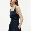 Midi-jurk met contrasterende stiksels en ceintuur met riemen Midi-jurk met contrasterende stiksels en ceintuur met riemen