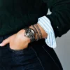 Armband met gestreepte metalen kralen