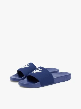 Poolslippers met geborduurd monogram