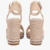 Raffia espadrille-sandaal met sleehak Raffia espadrille-sandaal met sleehak