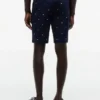 Regular Fit 9″ short met zeilvlagprint