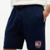 Regular Fit Sweatshort met golvend vlaglogo Regular Fit Sweatshort met golvend vlaglogo