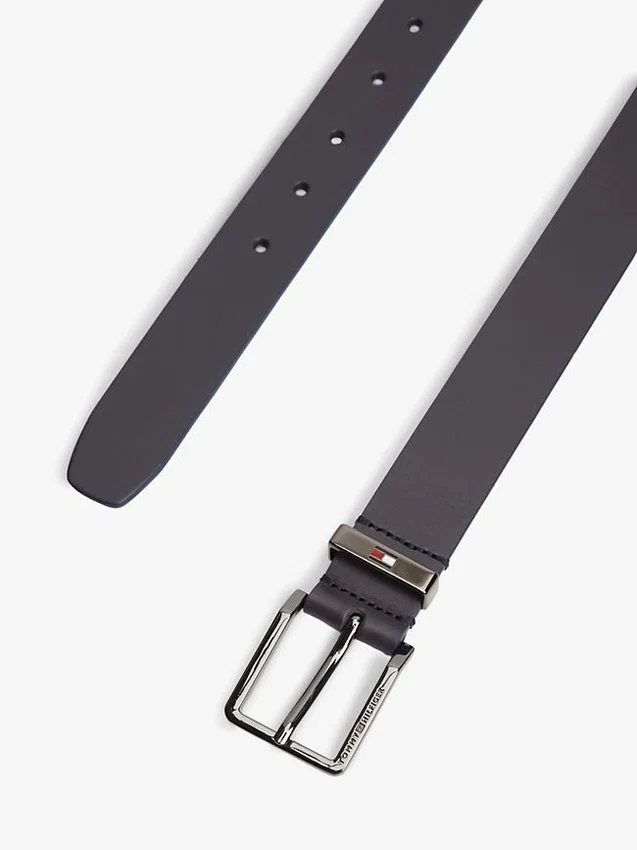 Riem van glad leer met vierkante gesp Riem van glad leer met vierkante gesp