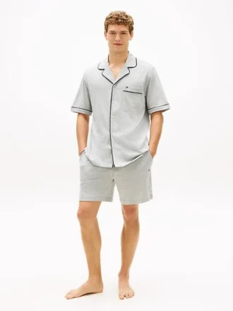 Set met shirt met korte mouwen en korte pyjama Set met shirt met korte mouwen en korte pyjama