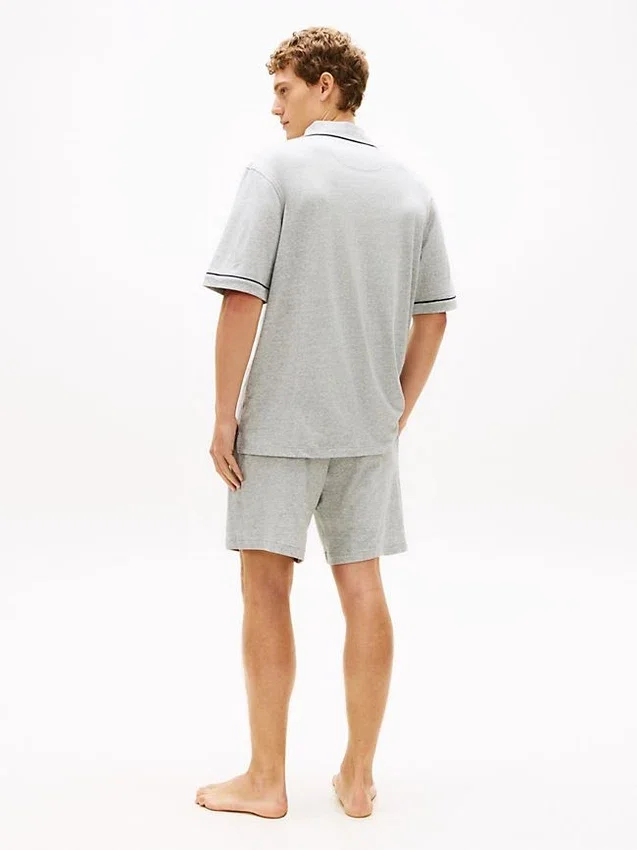 Set met shirt met korte mouwen en korte pyjama Set met shirt met korte mouwen en korte pyjama