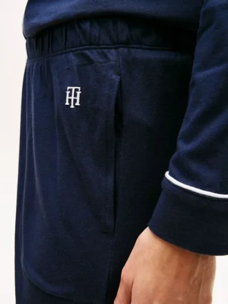 Slaapset met shirt met lange mouwen en broek Slaapset met shirt met lange mouwen en broek