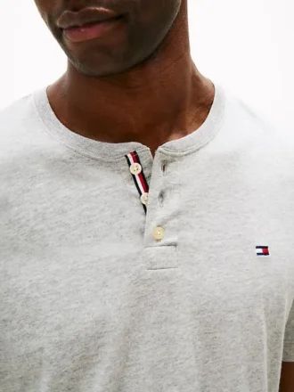 Slaapshirt van suède jersey met Henley-kraag