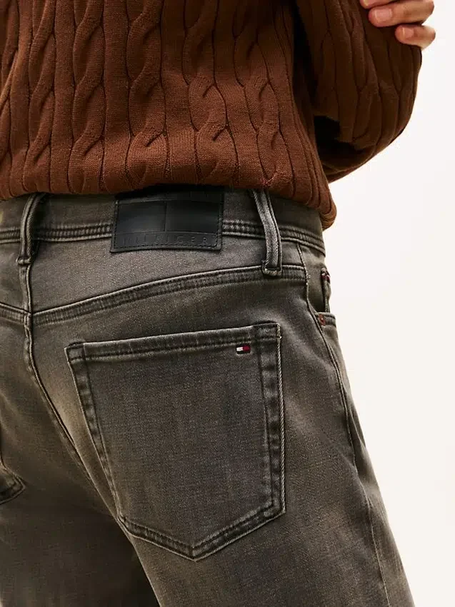 Slim-fit jeans met garment-wash Slim-fit jeans met garment-wash