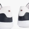 Sneaker met gestreepte leren cupzool Sneaker met gestreepte leren cupzool