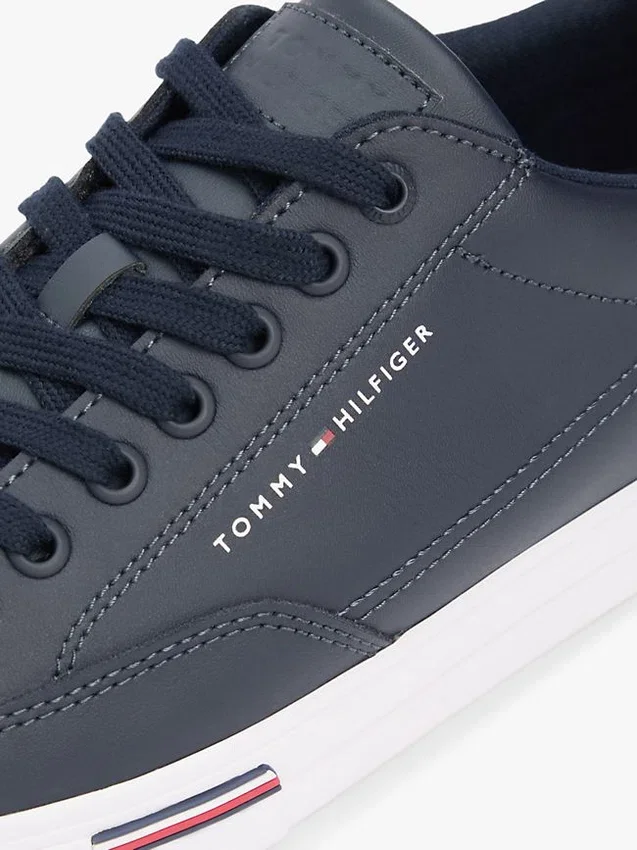 Sneaker van gevulkaniseerd leer Sneaker van gevulkaniseerd leer