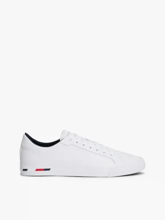 Sneaker van gevulkaniseerd leer met vlaggenstreep Sneaker van gevulkaniseerd leer met vlaggenstreep