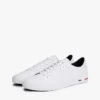 Sneaker van gevulkaniseerd leer met vlaggenstreep Sneaker van gevulkaniseerd leer met vlaggenstreep