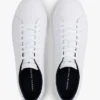 Sneaker van gevulkaniseerd leer met vlaggenstreep Sneaker van gevulkaniseerd leer met vlaggenstreep
